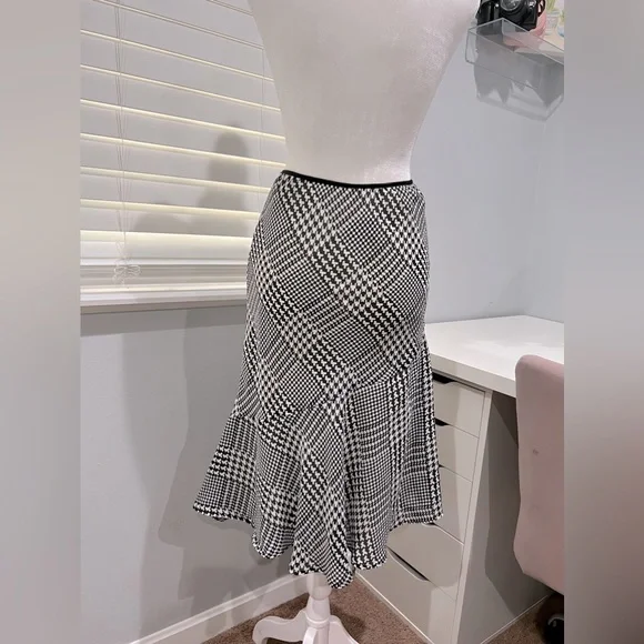 Vintage Versailles Asymmetrical Midi Skirt - Picture 3 of 4